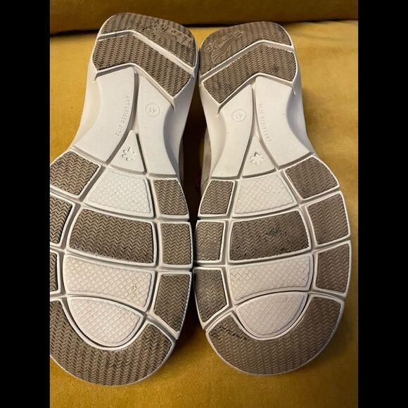 Dansko Elise Suede Slip Resistant Sneakers 11 - Picture 7 of 8